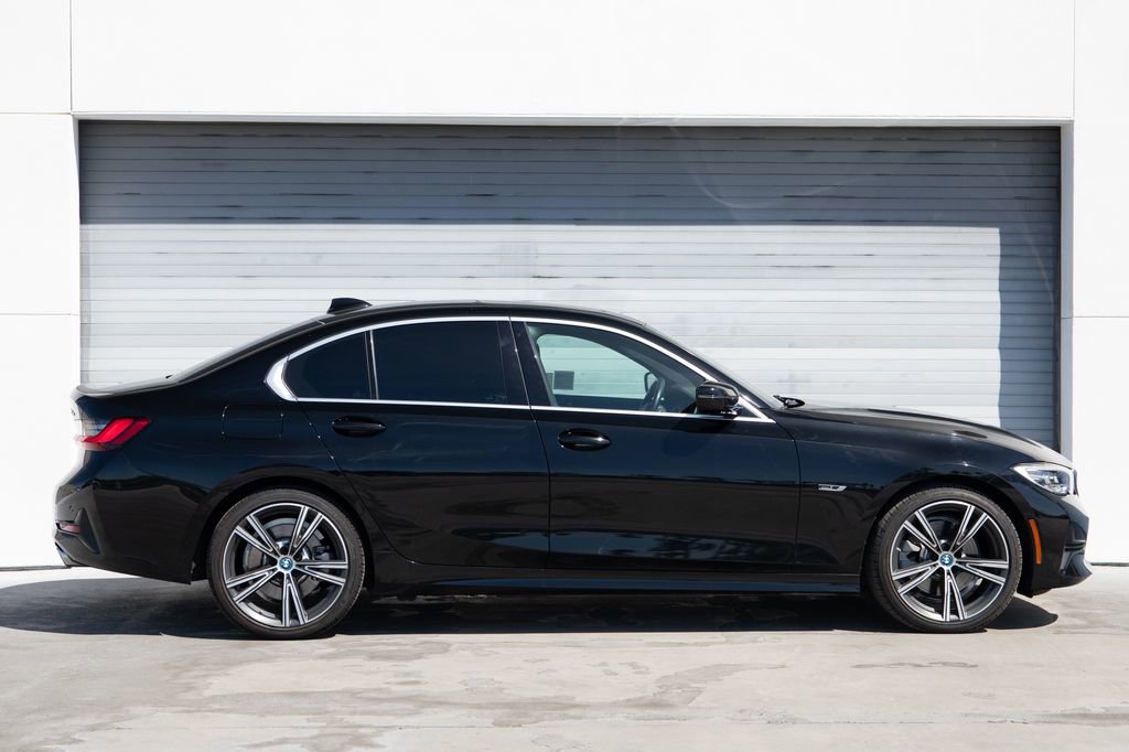 Used 2022 BMW 330e w/ Premium Package image 4