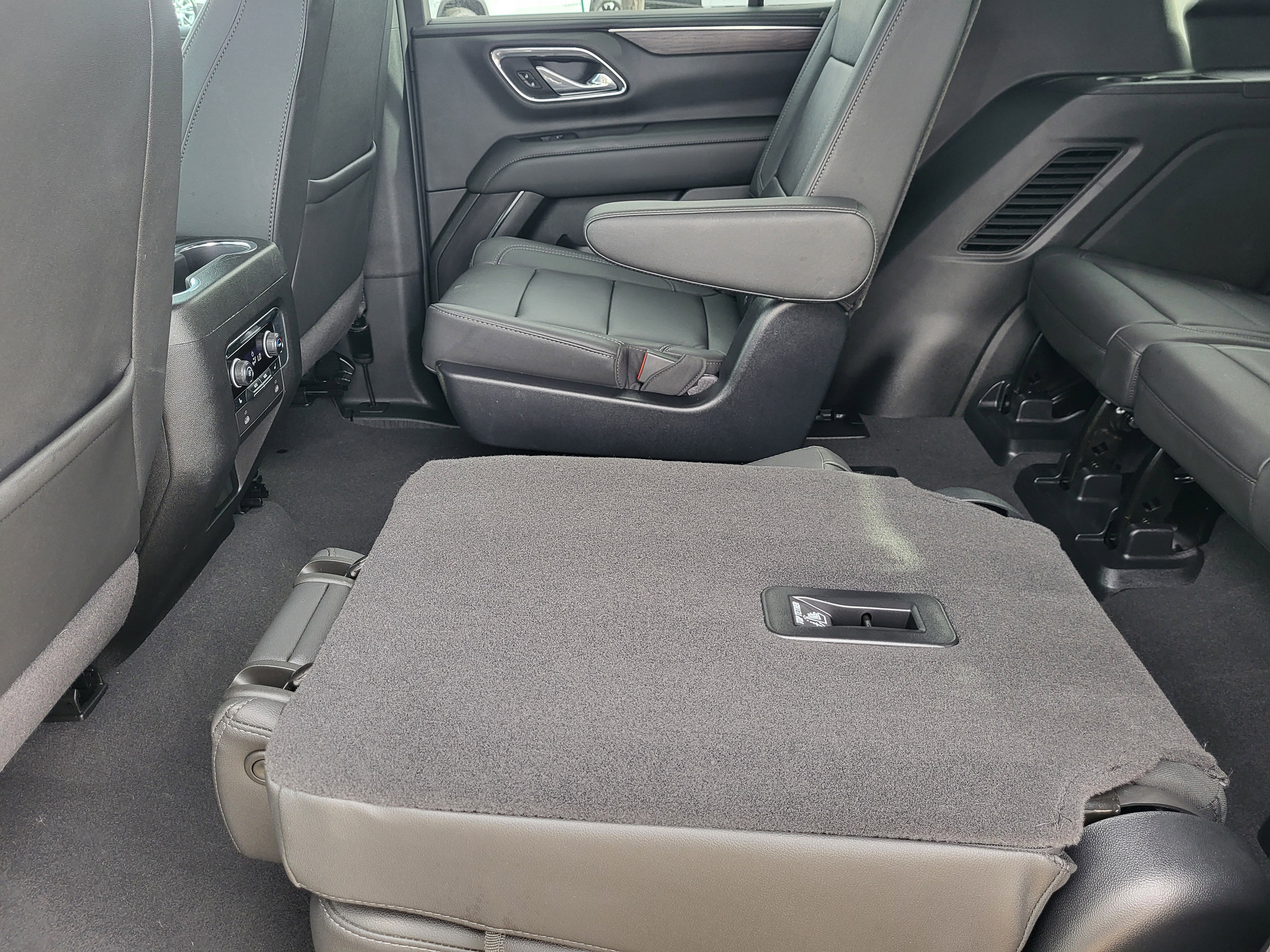 Used 2024 Chevrolet Tahoe Z71 w/ Luxury Package image 17