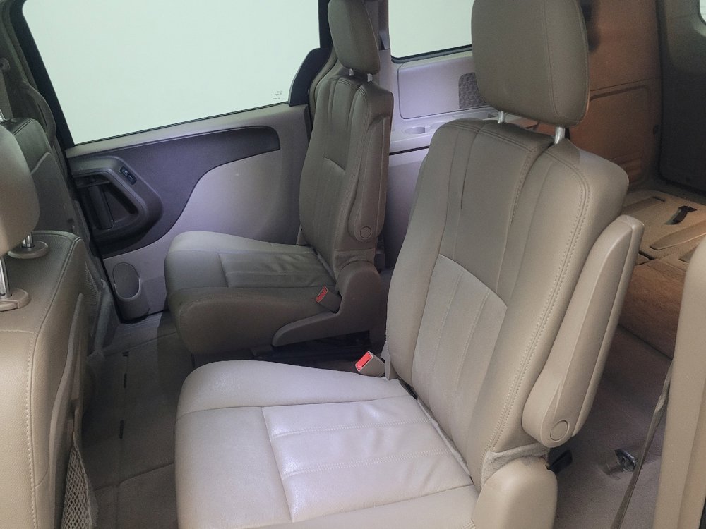 Used 2016 Chrysler Town & Country Touring image 18