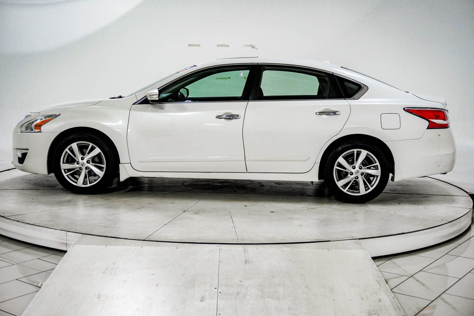 Used 2013 Nissan Altima 2.5 SL w/ 2.5 Moonroof Pkg FWD image 5