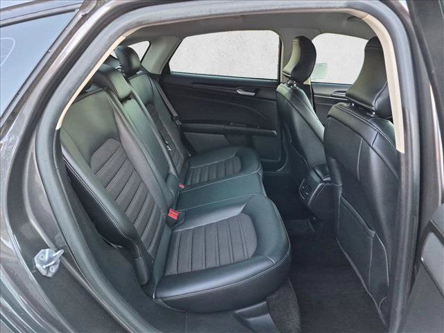 Used 2018 Ford Fusion SE w/ Equipment Group 201A FWD image 18