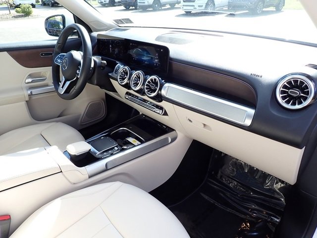 Used 2022 Mercedes-Benz GLB 250 4MATIC w/ Premium Package Lite image 13