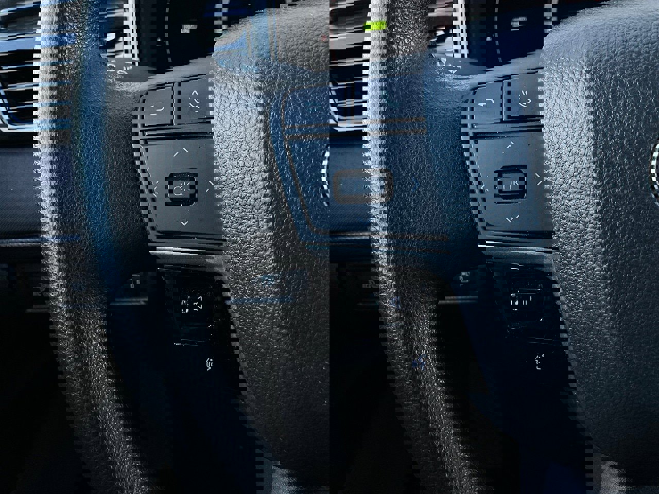 Used 2025 Toyota Camry LE image 32