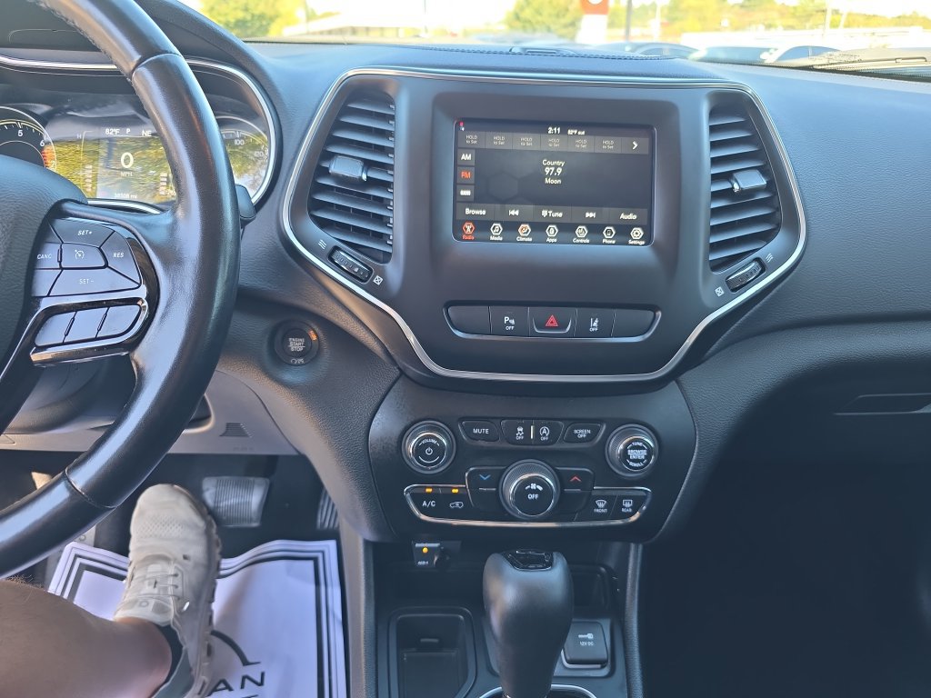 Used 2021 Jeep Cherokee Latitude Plus FWD image 24