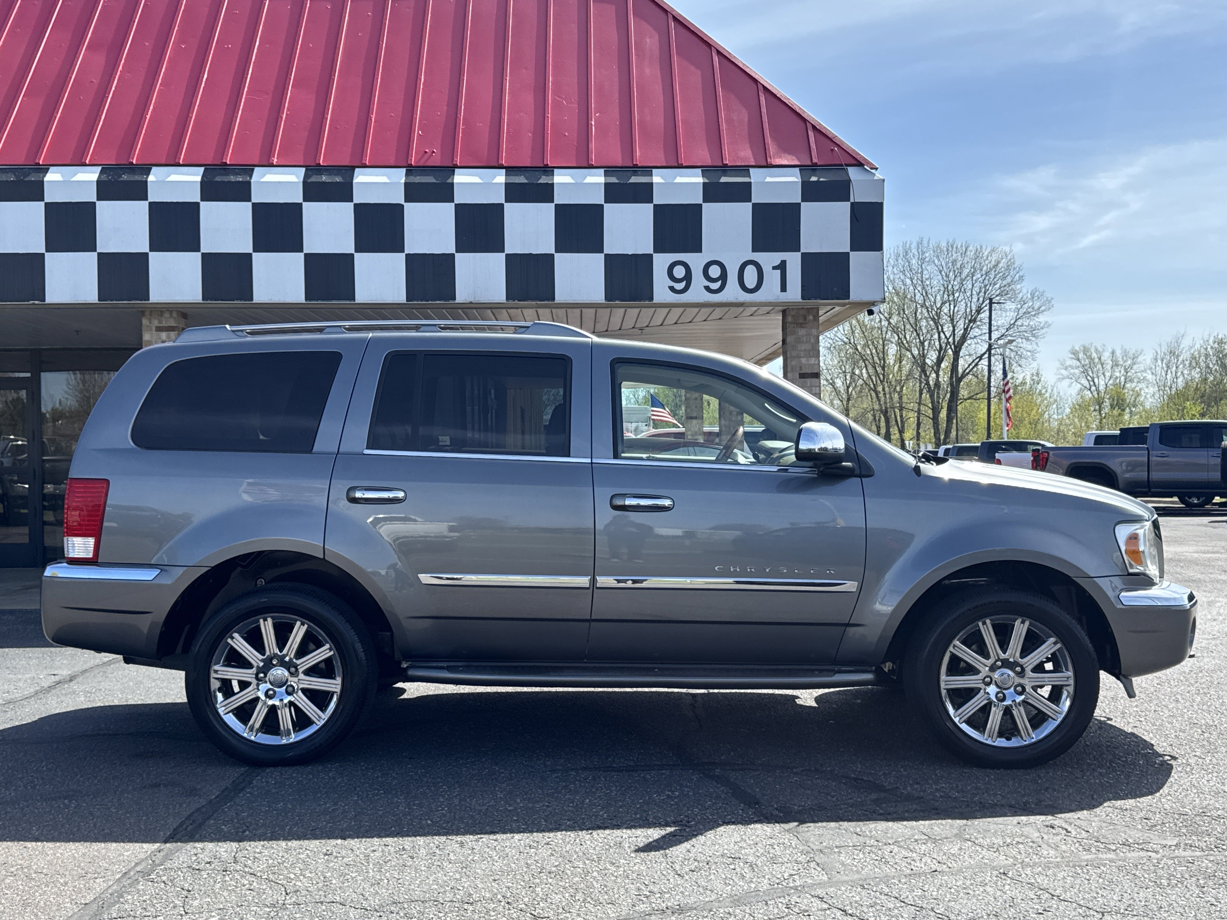 Used 2008 Chrysler Aspen Limited AWD/4WD image 8