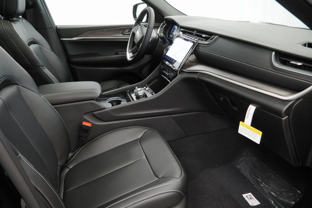 New 2025 Jeep Grand Cherokee Limited w/ Trailer Tow Package image 35