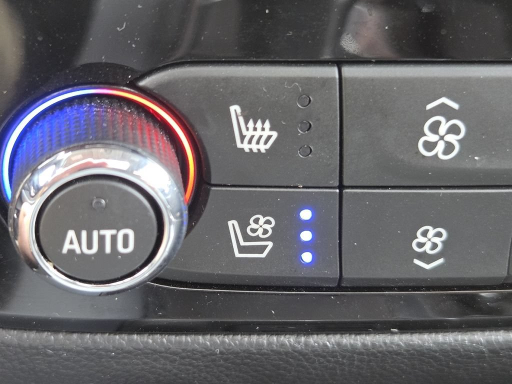 Used 2020 Buick Enclave Premium w/ Sun and Sites Package FWD image 5
