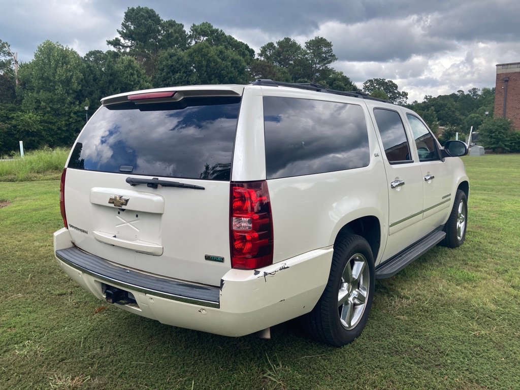 Used 2011 Chevrolet Suburban LTZ image 7