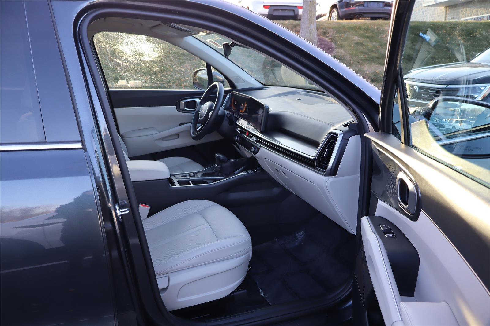 Certified 2025 Kia Sorento S image 28