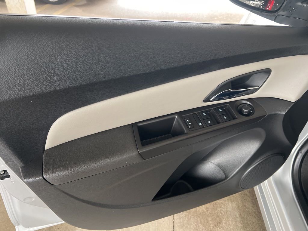 Used 2015 Chevrolet Cruze LS FWD image 7