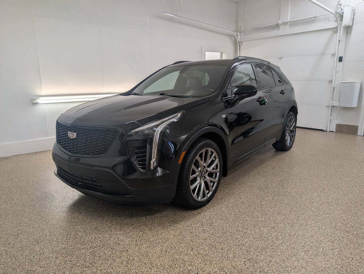 Used 2019 Cadillac XT4 Sport w/ LPO, Midnight Sport Package AWD/4WD image 2