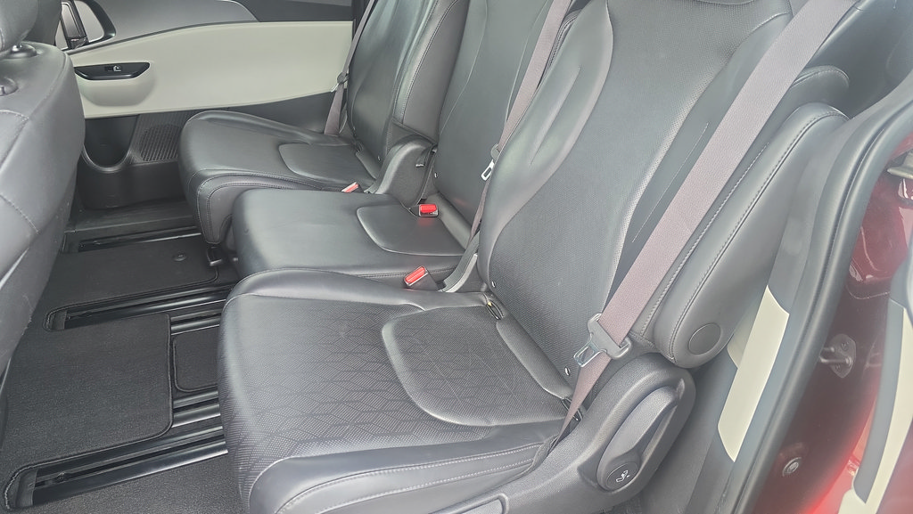 Used 2023 Kia Carnival LX FWD image 26