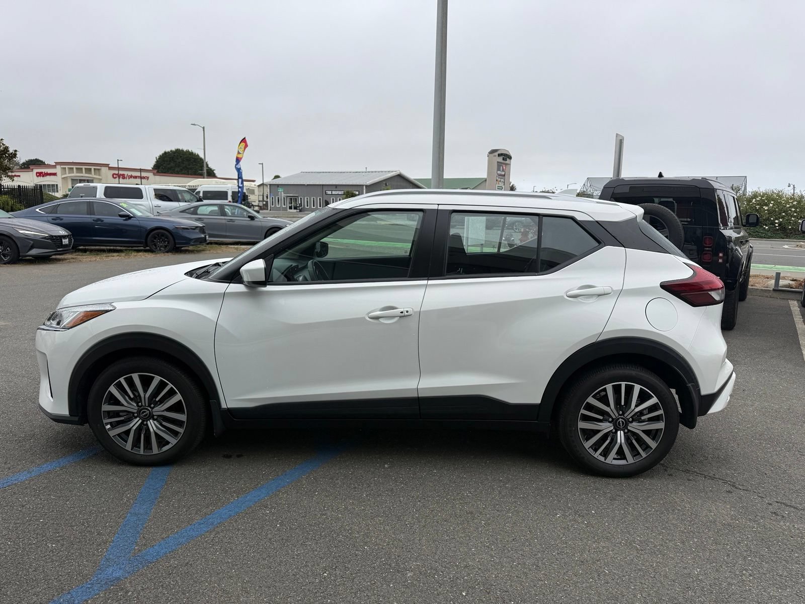 Used 2023 Nissan Kicks SV FWD image 5