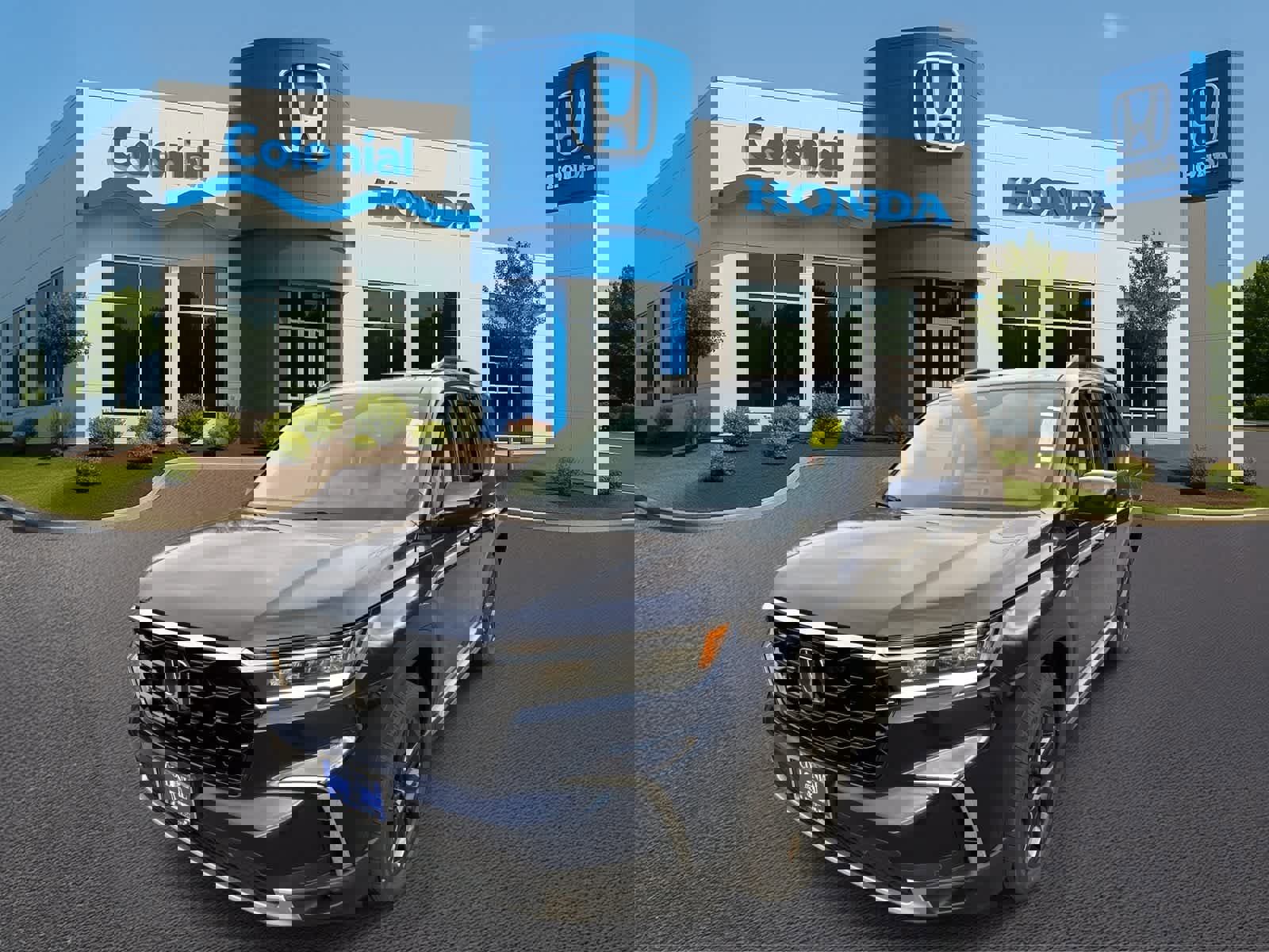 New 2025 Honda Pilot Touring image 2