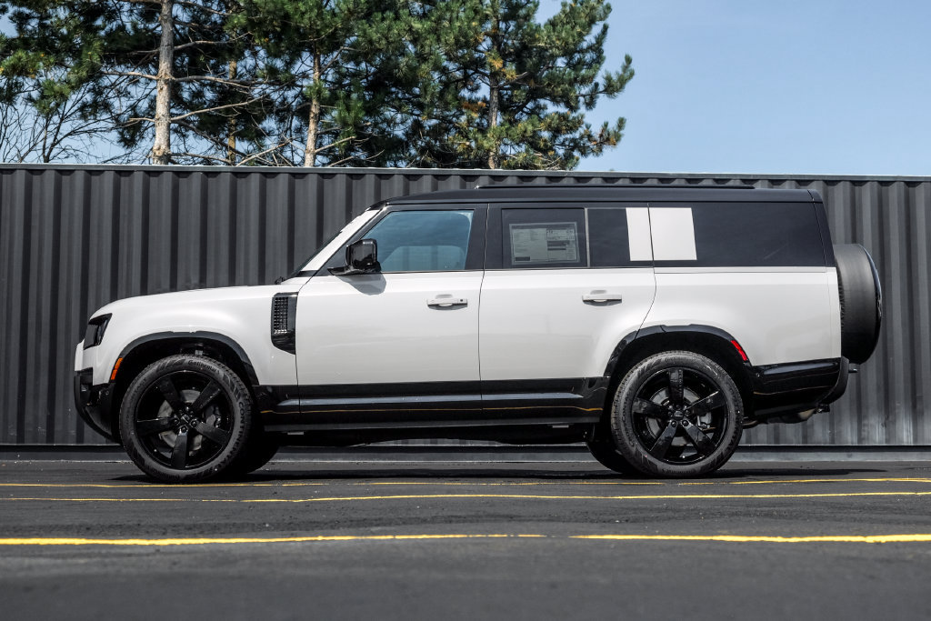New 2026 Land Rover Defender 130 X-Dynamic SE AWD/4WD image 3