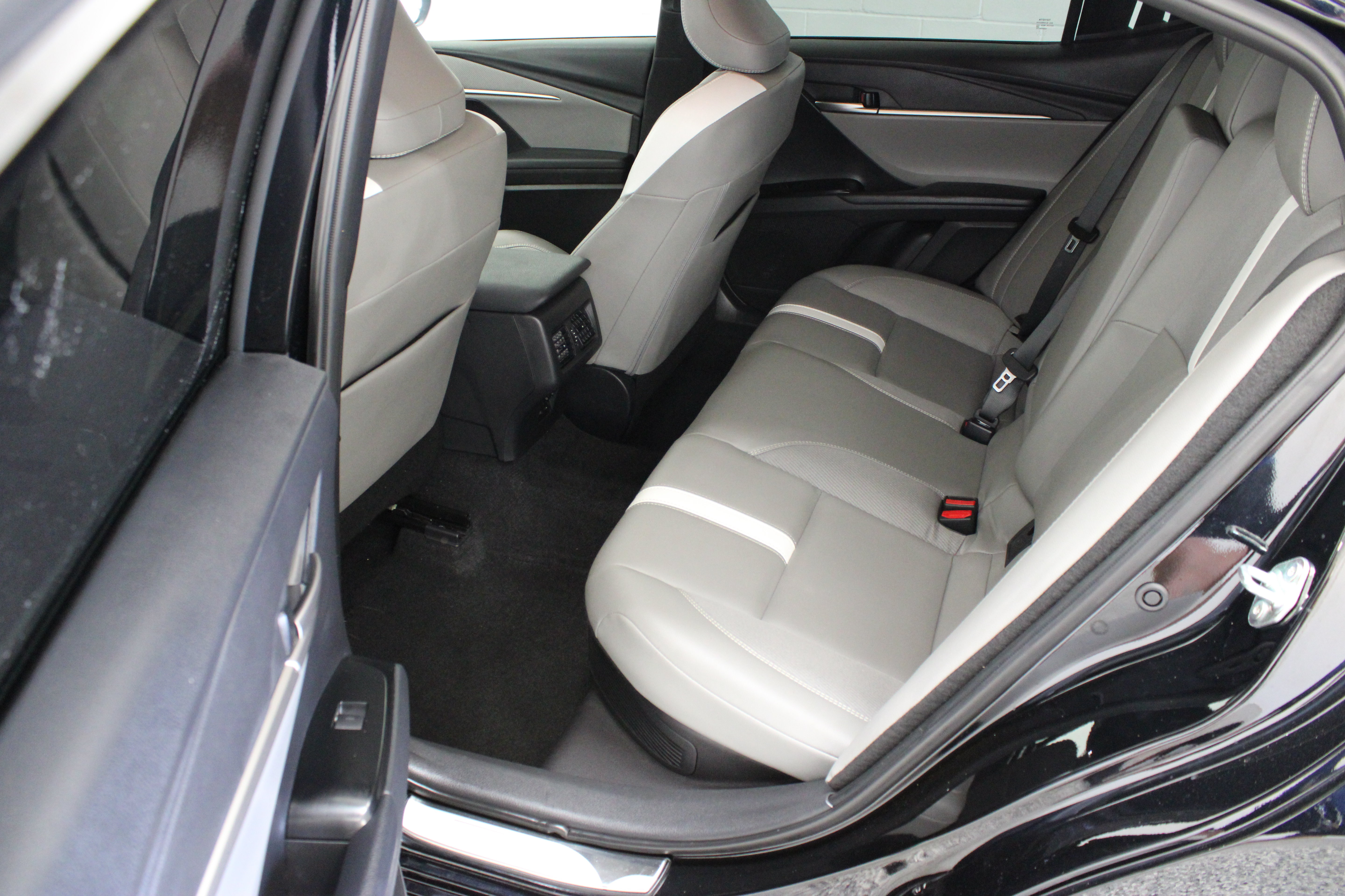 Used 2026 Toyota Camry SE w/ Convenience Package FWD image 28