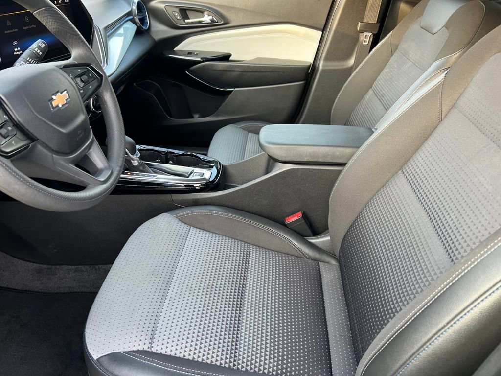 Used 2025 Chevrolet Trax LT image 9