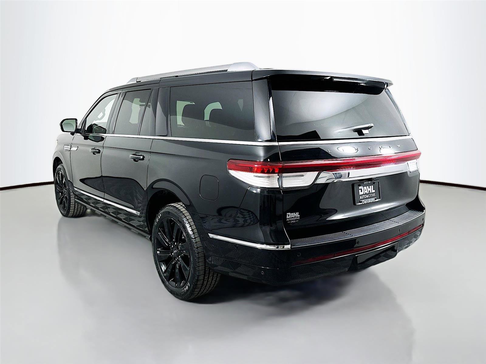 Used 2023 Lincoln Navigator L Reserve image 10