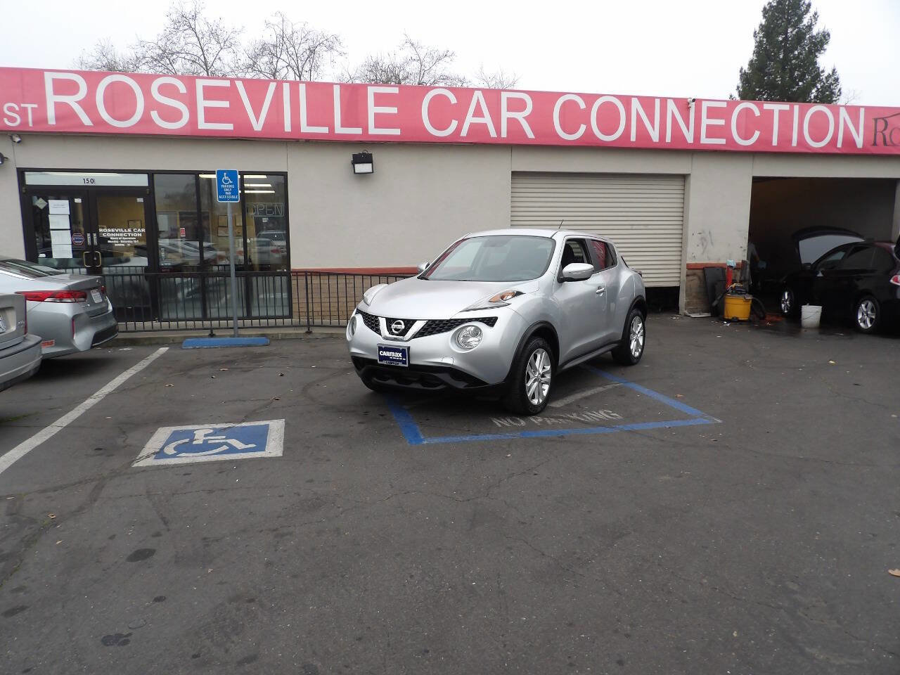 Used 2016 Nissan Juke S FWD image 1