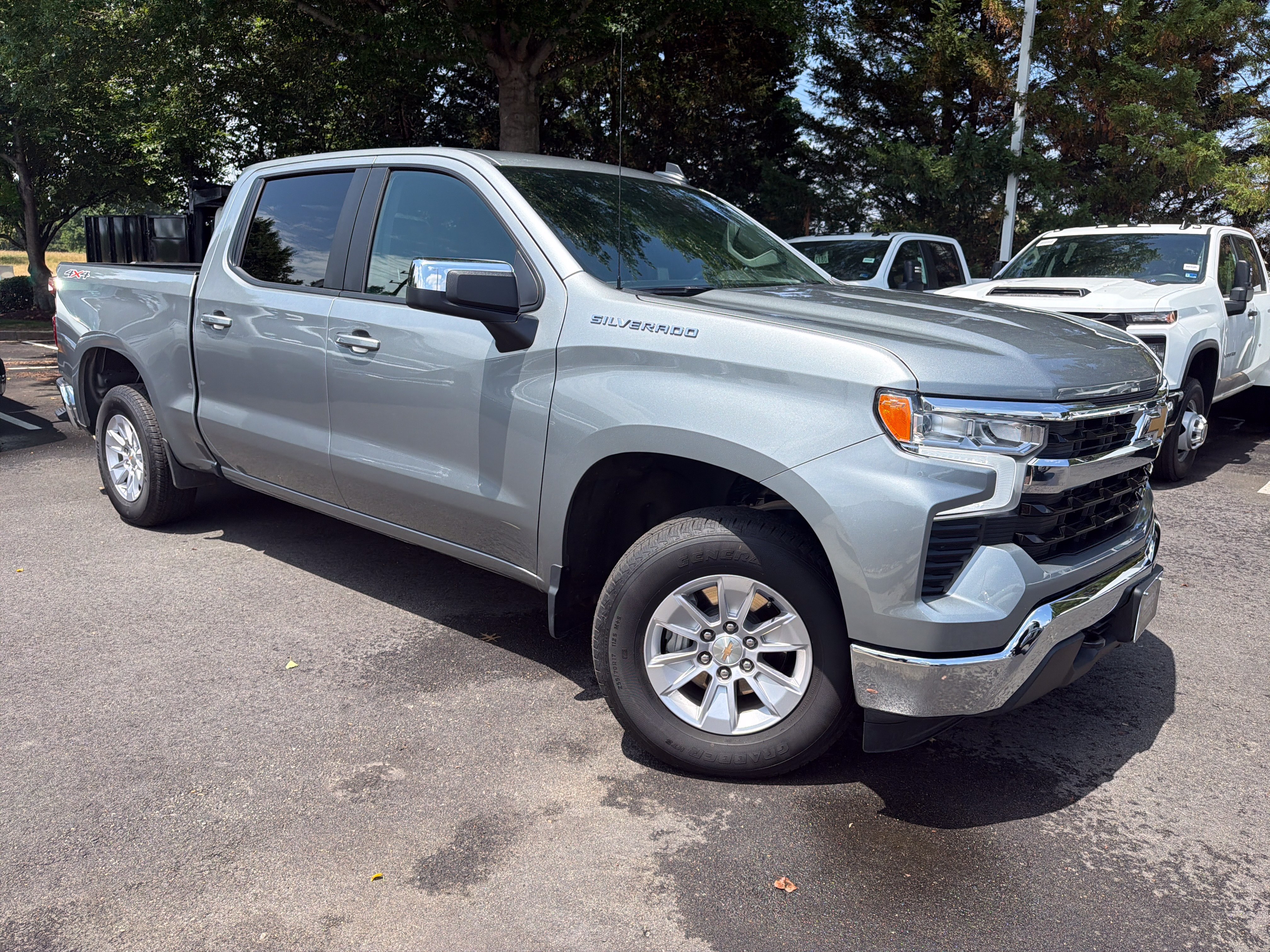 Used 2026 Chevrolet Silverado 1500 LT AWD/4WD image 2