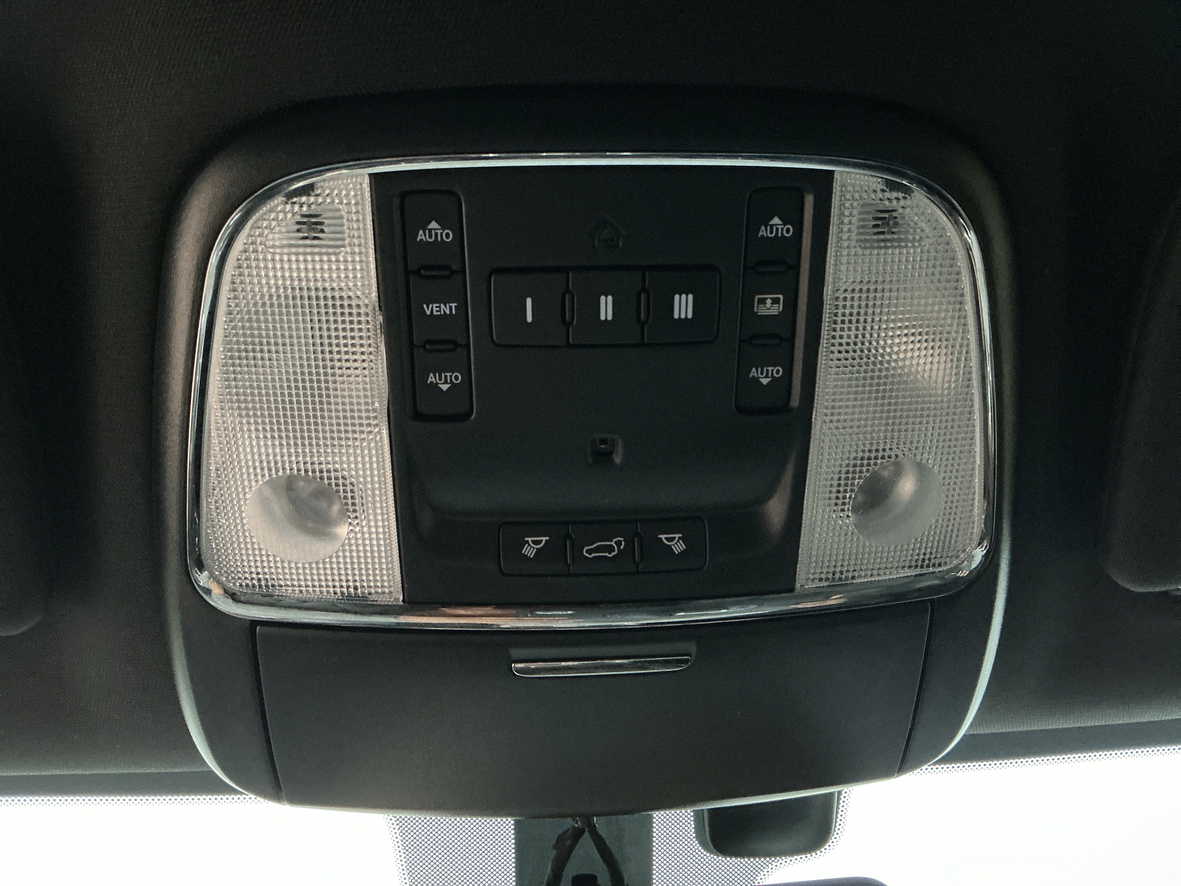 Used 2016 Jeep Grand Cherokee Limited w/ Luxury Group II image 32