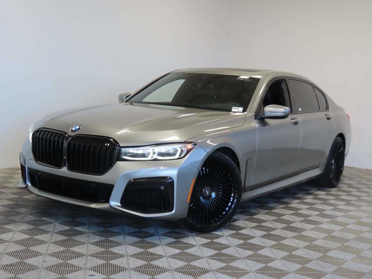 Used 2021 BMW 740i w/ M Sport Package RWD image 1