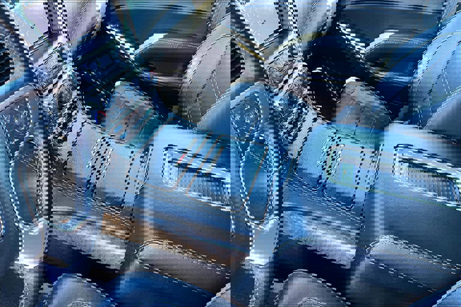 Used 2018 GMC Yukon XL Denali w/ Denali Ultimate Package image 9