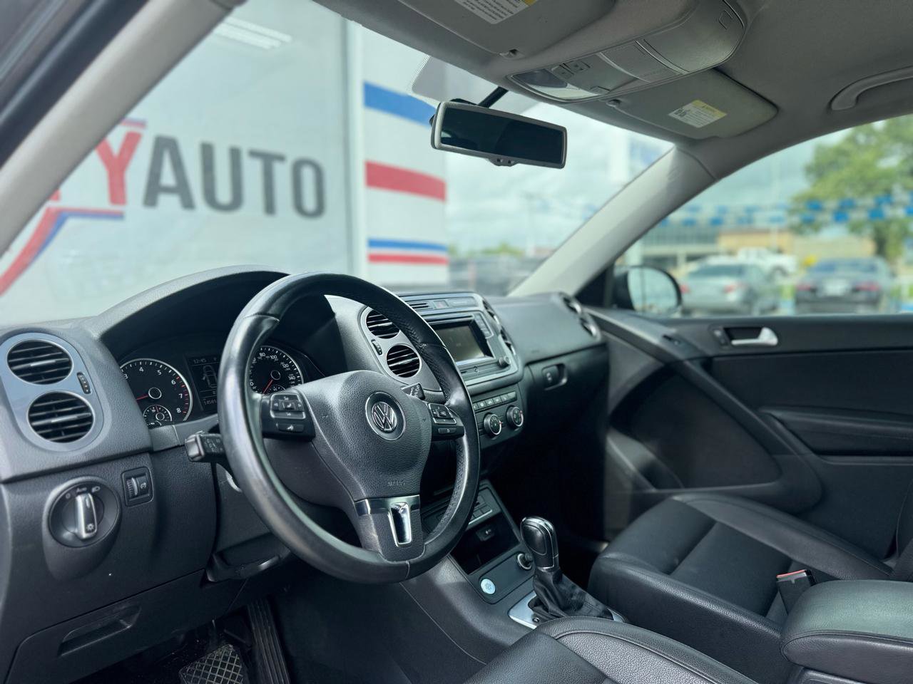 Used 2016 Volkswagen Tiguan S image 33