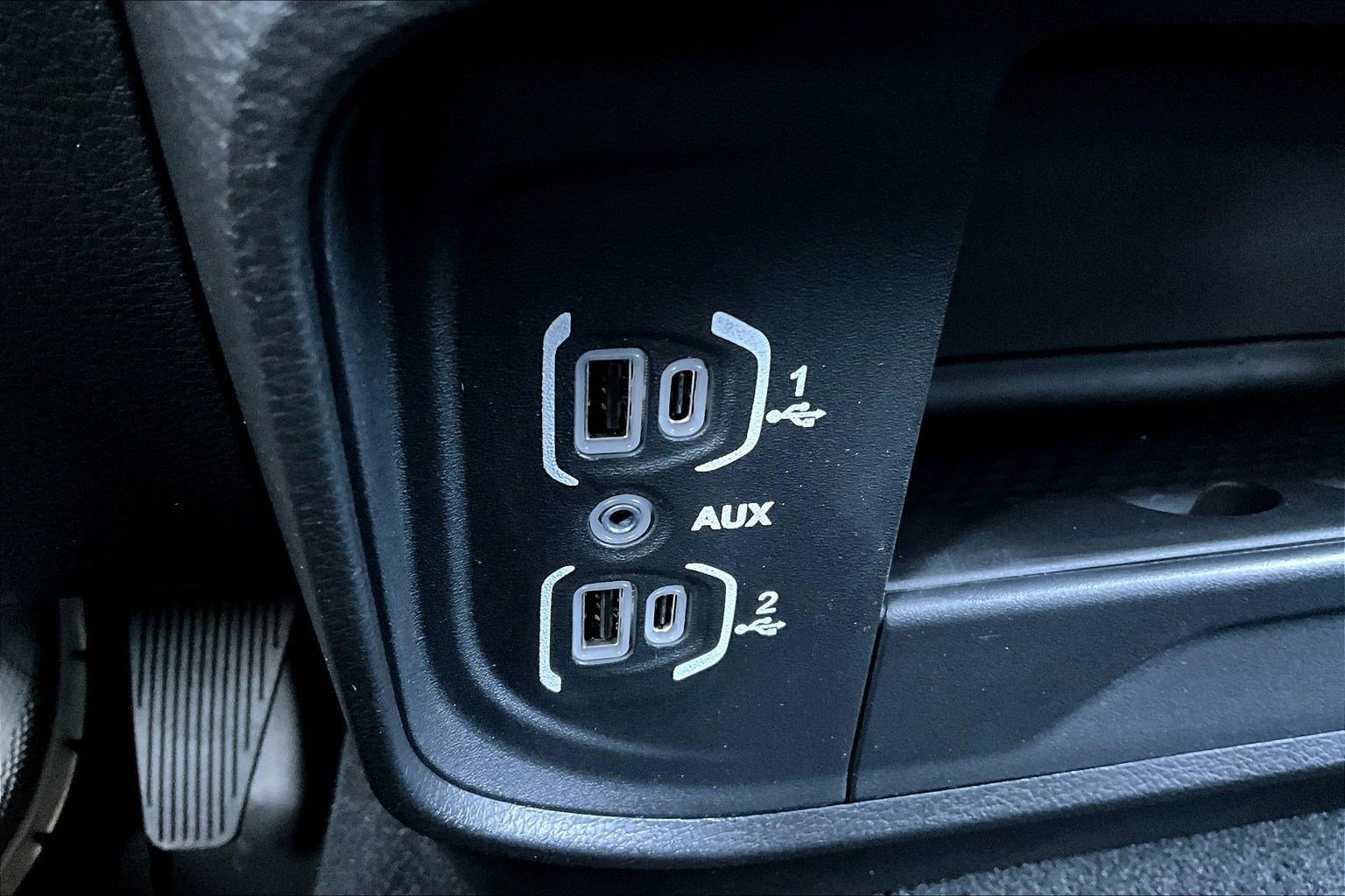 Used 2024 RAM 2500 Tradesman w/ Chrome Appearance Group image 16