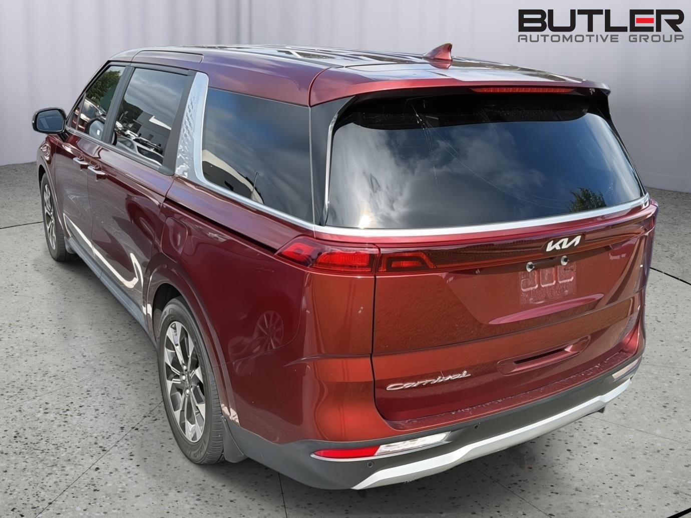 Used 2022 Kia Carnival EX FWD image 10