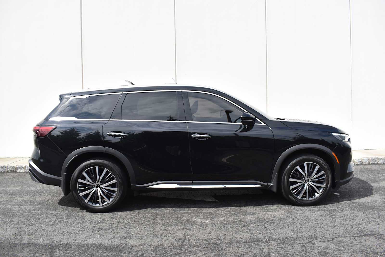 Used 2023 INFINITI QX60 Sensory w/ Vision Package AWD/4WD image 4