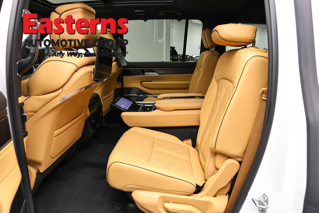 Used 2025 Jeep Grand Wagoneer Series III w/ Rear Seat Video Group 1 AWD/4WD image 22
