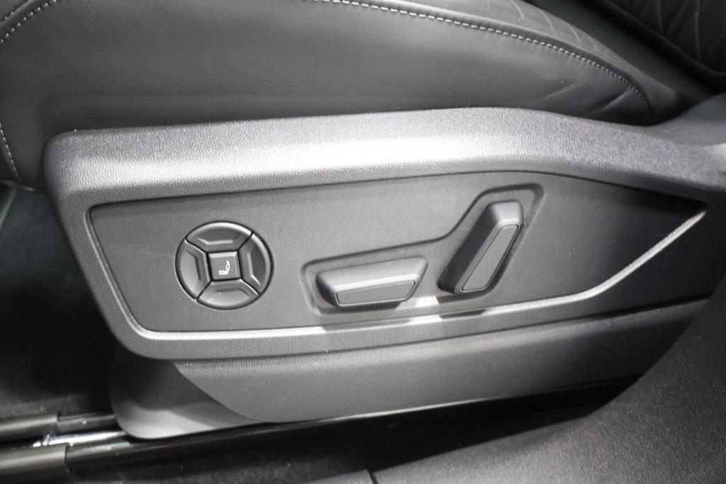 Used 2025 Audi SQ5 Prestige w/ Prestige Package AWD/4WD image 14