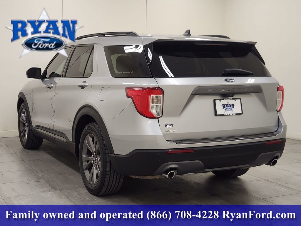 Used 2021 Ford Explorer XLT w/ Equipment Group 202A image 4