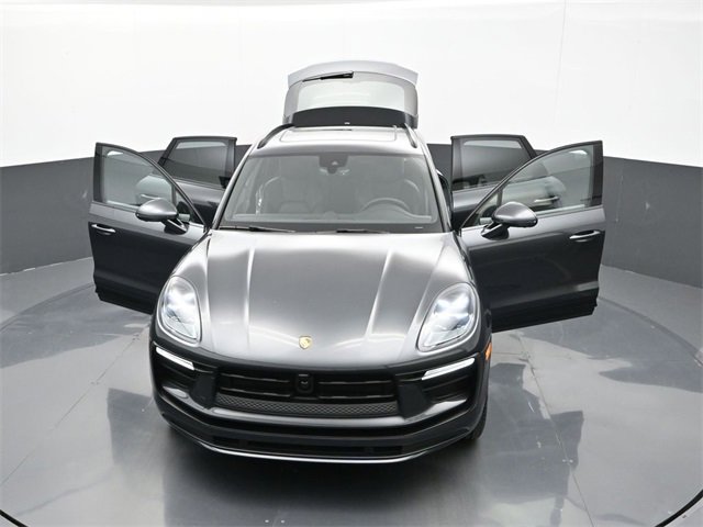 Used 2025 Porsche Macan image 27