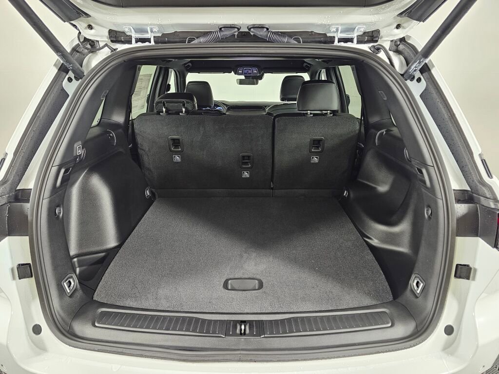 New 2026 Jeep Grand Cherokee Altitude image 40