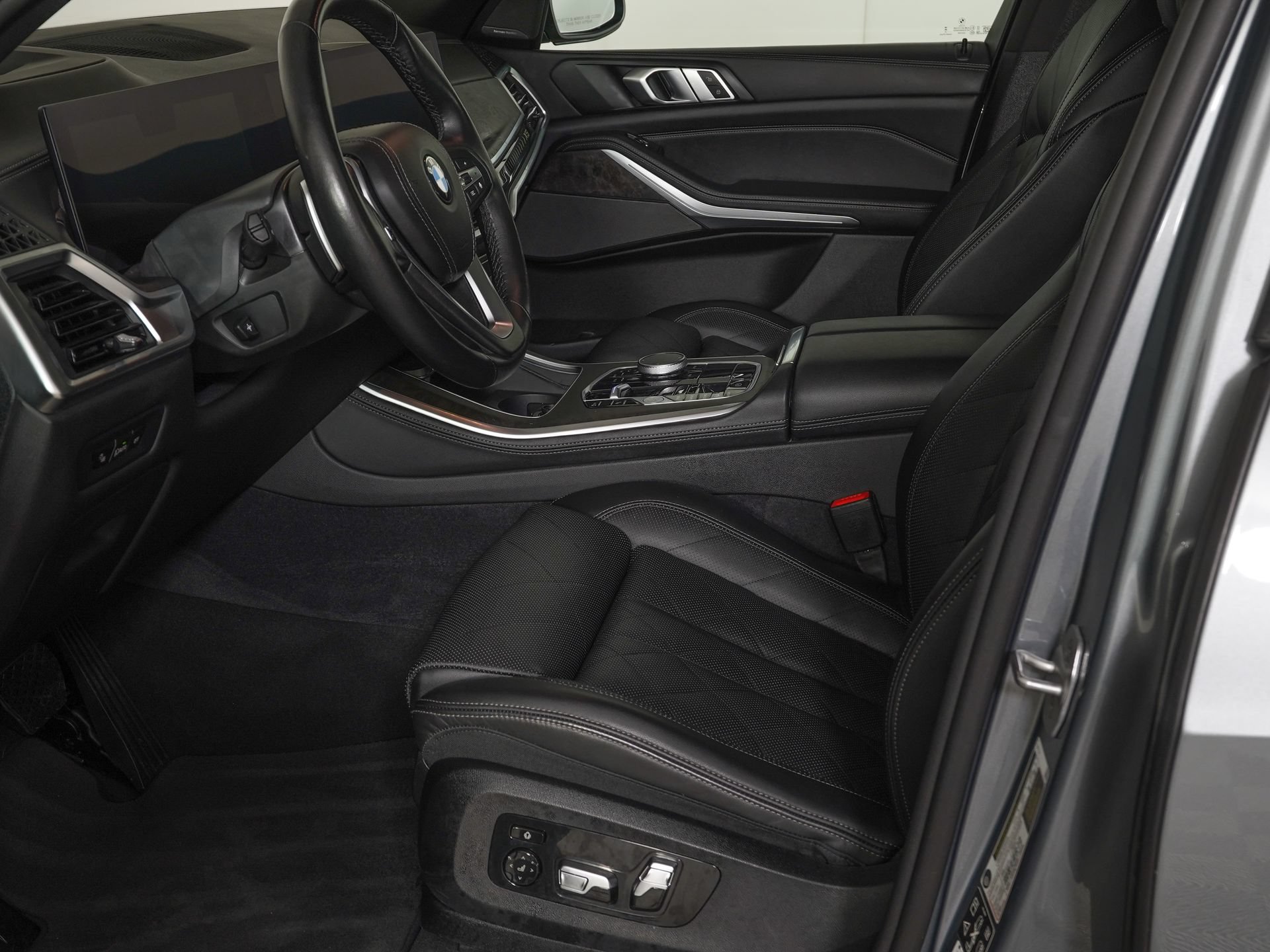 Used 2025 BMW X5 xDrive40i AWD/4WD image 14