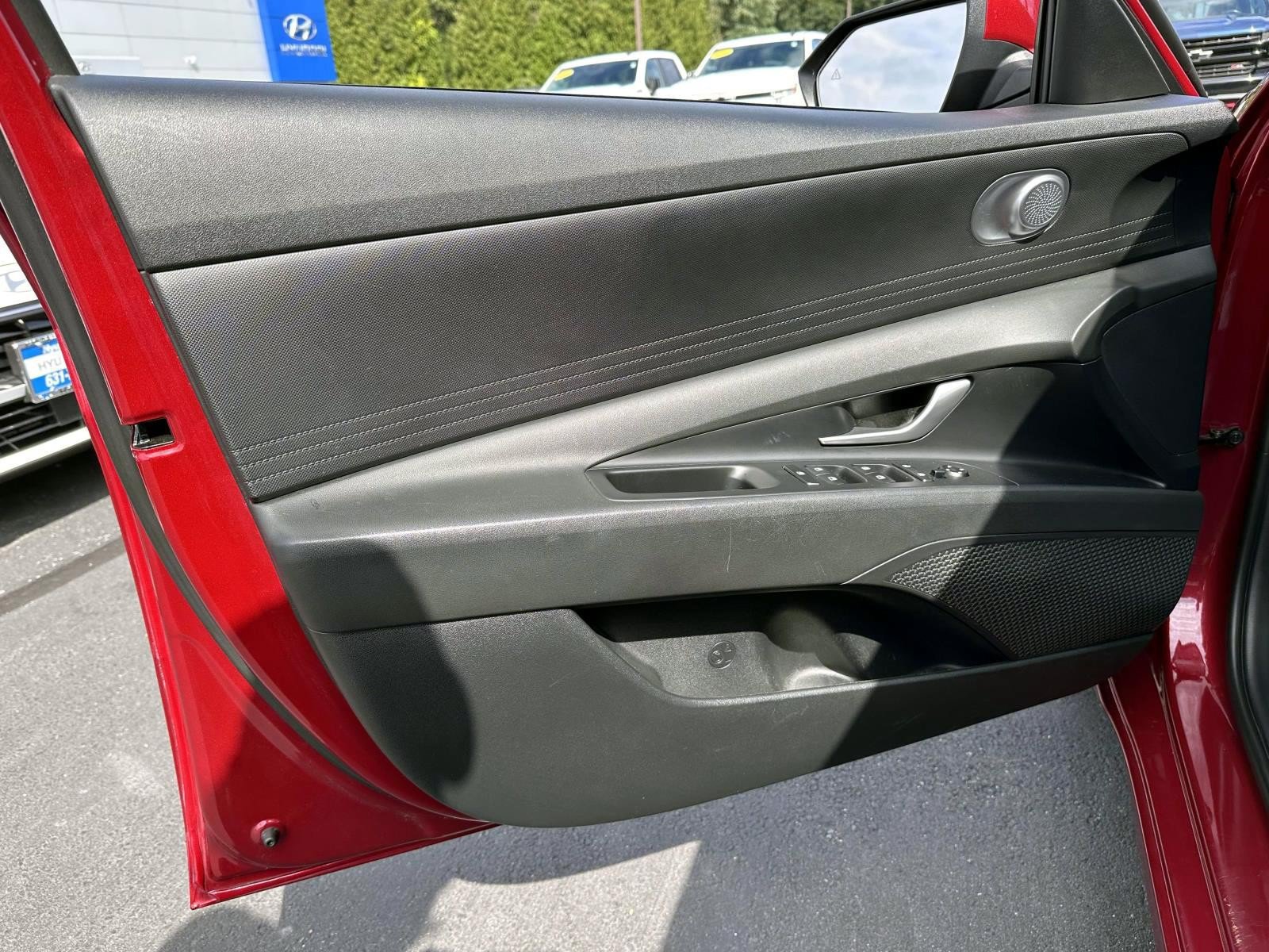 Used 2023 Hyundai Elantra SE FWD image 8