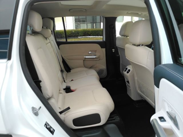 Used 2022 Mercedes-Benz EQB 300 4MATIC image 24