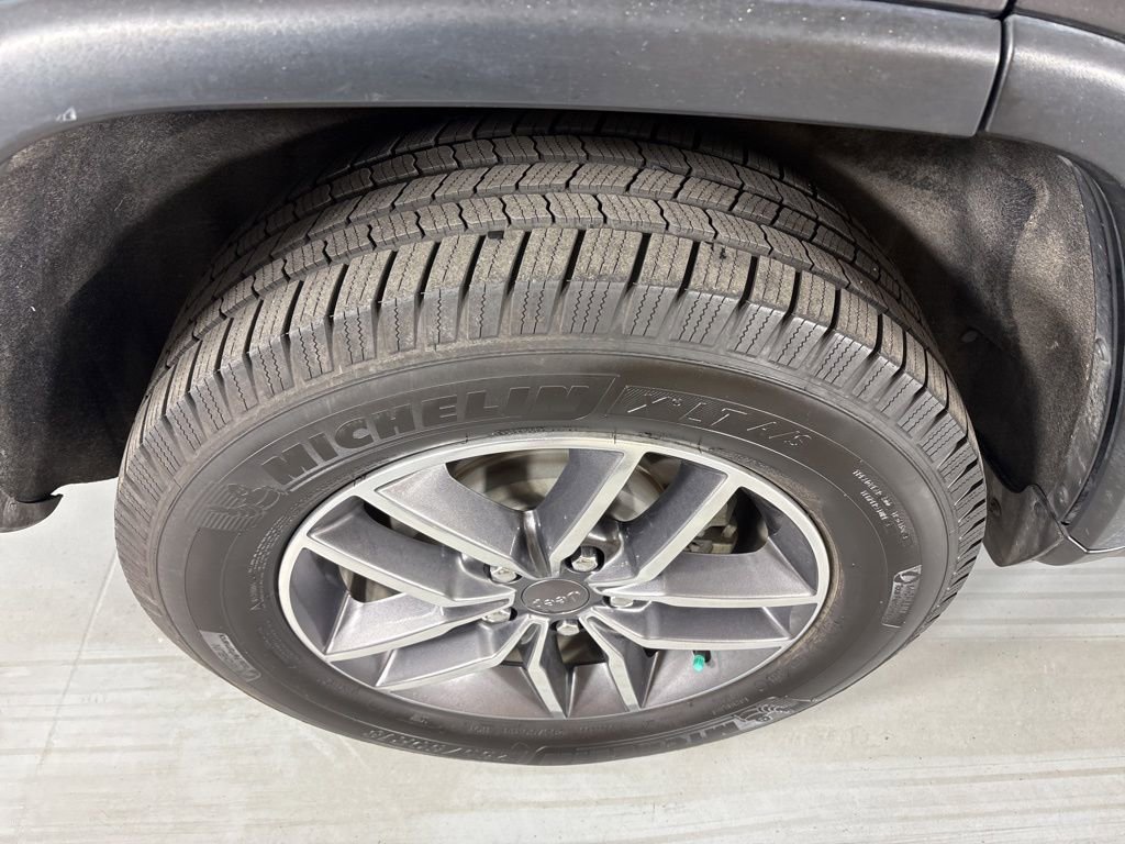 Used 2019 Jeep Grand Cherokee Limited image 10
