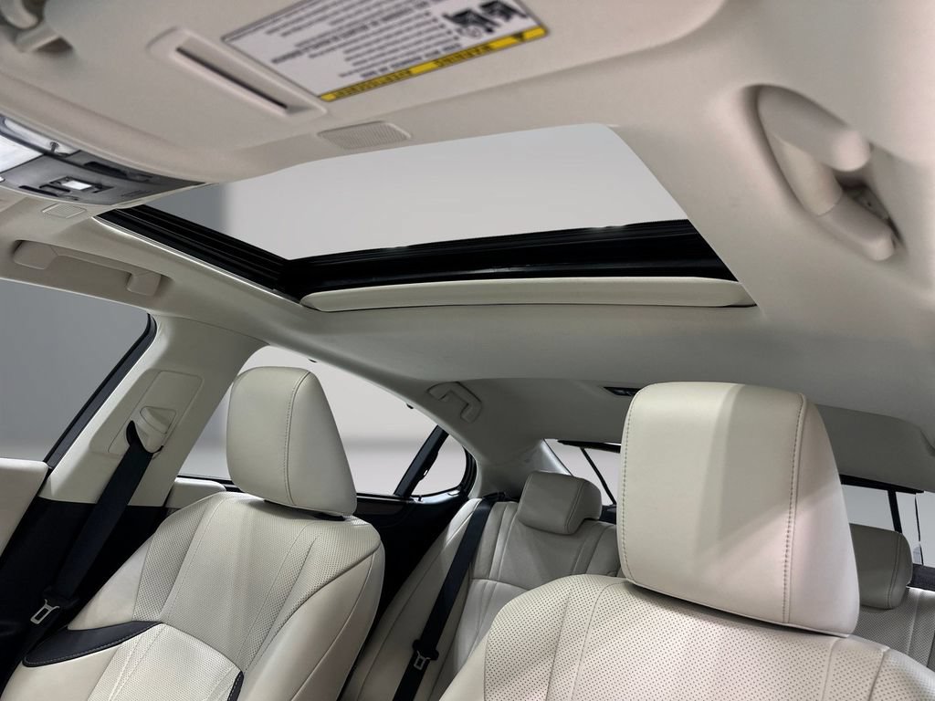 Used 2024 Lexus ES 300h Ultra Luxury FWD image 17