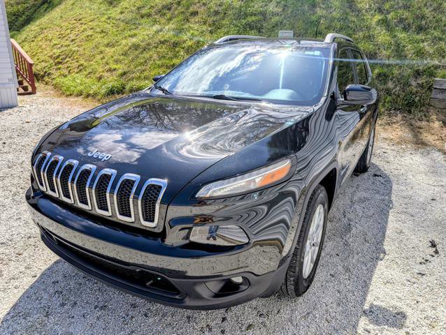 Used 2016 Jeep Cherokee Latitude image 4