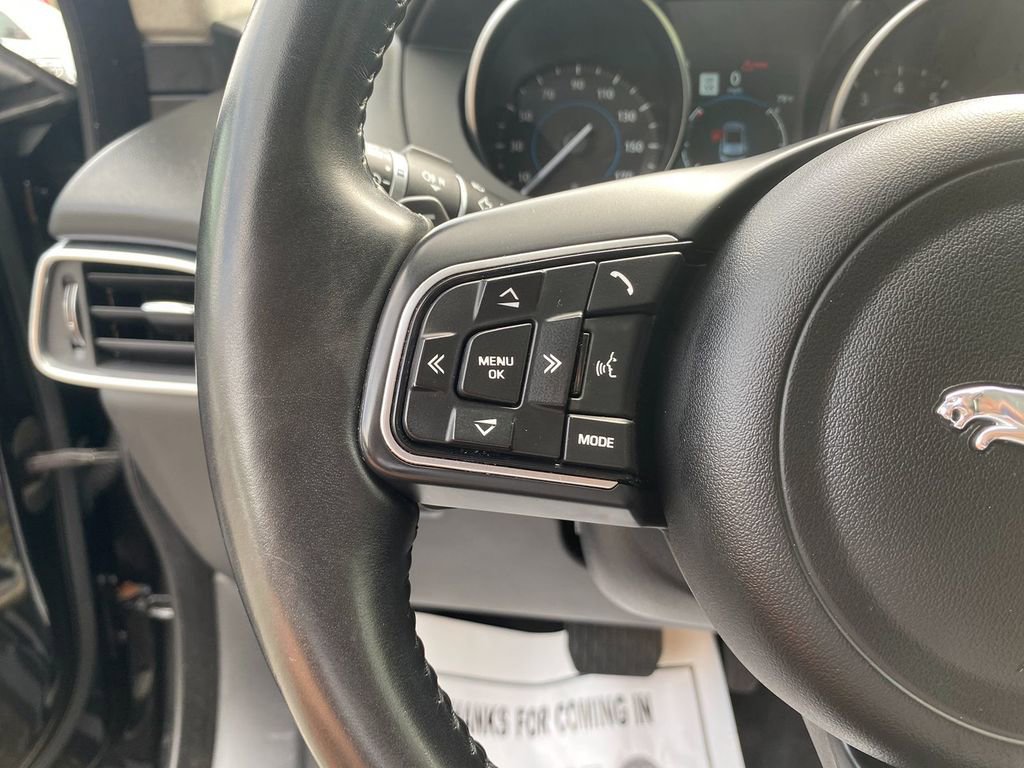 Used 2020 Jaguar F-PACE Premium image 16