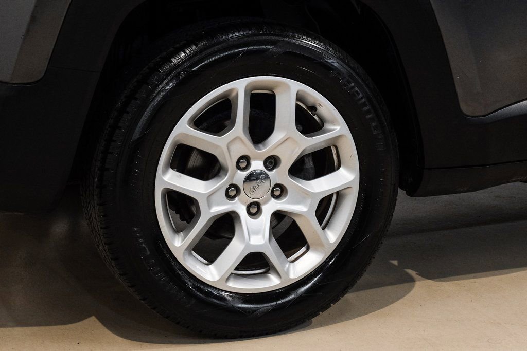 Used 2018 Jeep Renegade Latitude FWD image 59