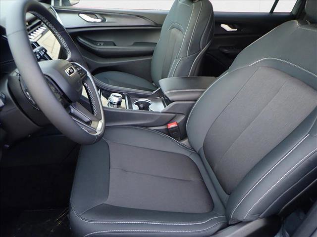 New 2025 Jeep Grand Cherokee Laredo w/ Luxury Tech Group I image 12