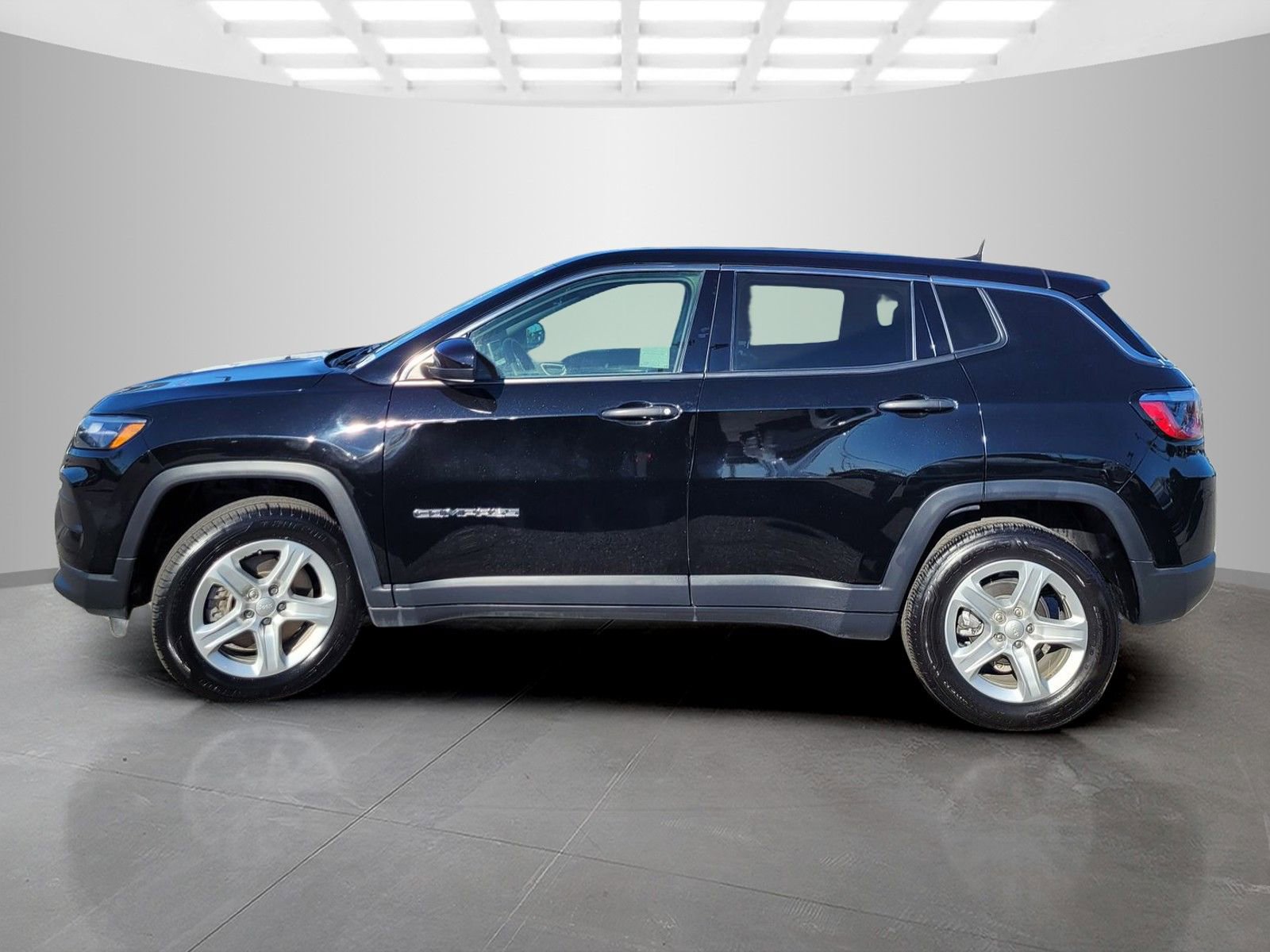 Used 2023 Jeep Compass Sport image 6