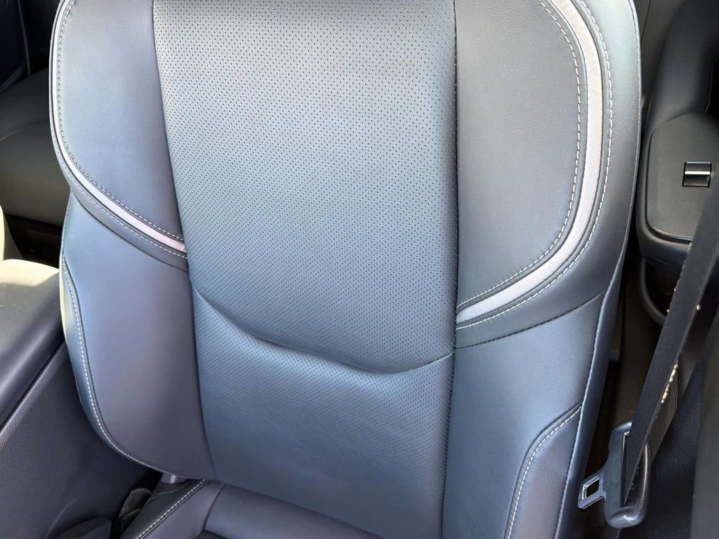 Used 2025 Toyota Prius XLE image 28