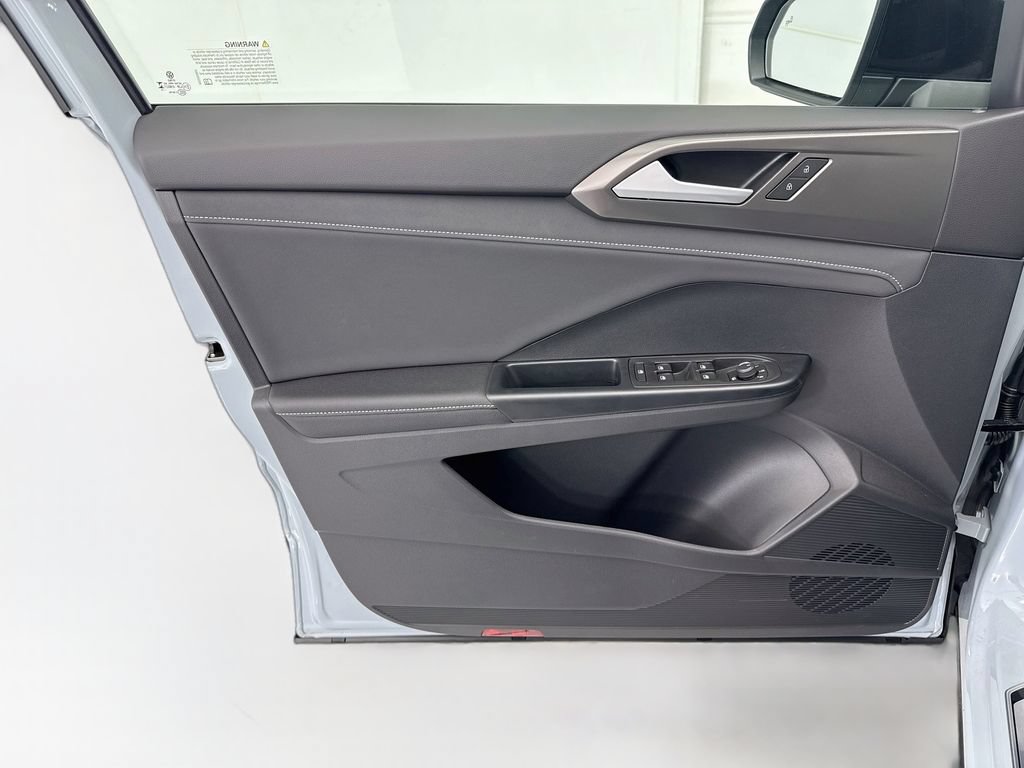 New 2026 Volkswagen Taos SE FWD image 22