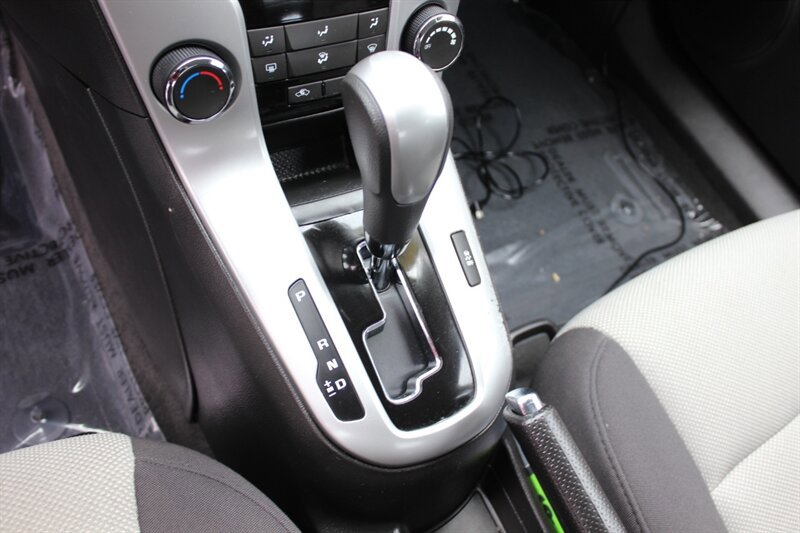 Used 2014 Chevrolet Cruze LS image 12