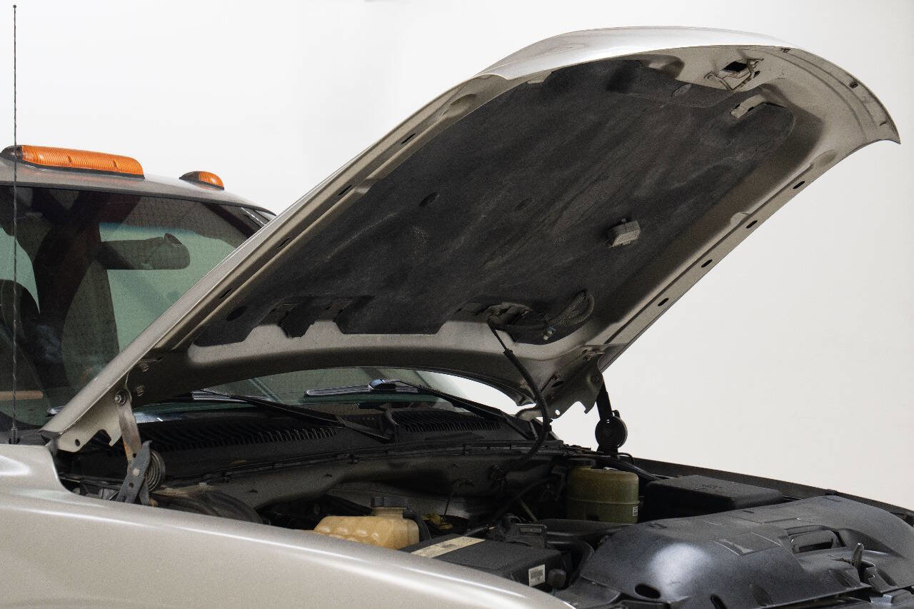 Used 2002 Chevrolet Silverado 3500 2WD Extended Cab image 62